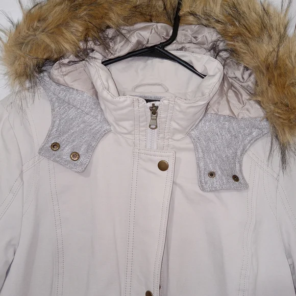 Apt. 9 Jacket, Women's Size Large Tan Faux Fur Hood, Full Zip, Parka Coat - Picture 4 of 11